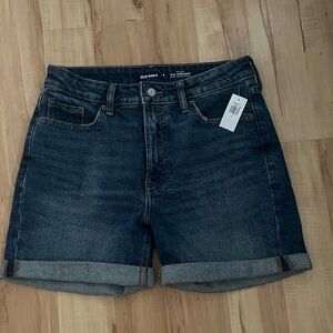BNWT Old Navy Women’s size 6 O.G. straight jean shorts
